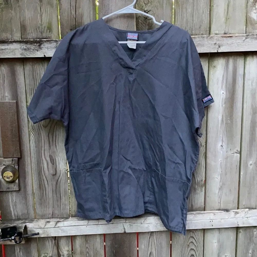 Cherokee Gray Scrub top sz. L